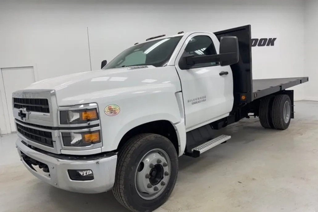2024 Chevrolet Silverado 5500HD Work Truck photo 1