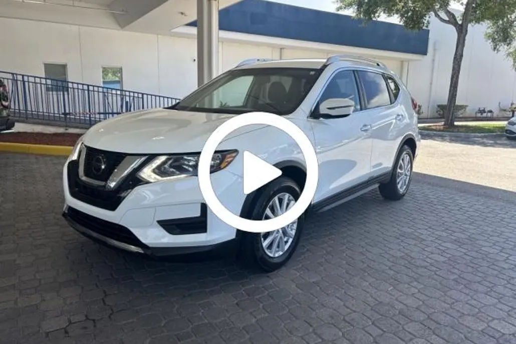 2018 Nissan Rogue SV photo 1