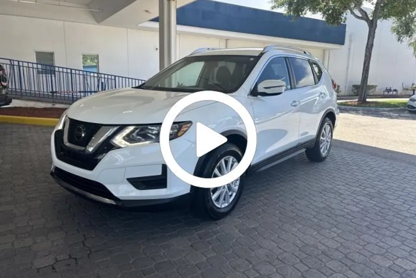 2018 Nissan Rogue SV photo 1