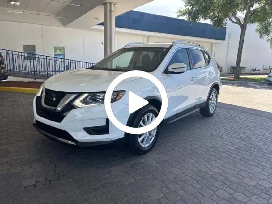 2018 Nissan Rogue SV photo 1