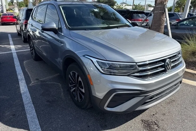 2022 Volkswagen Tiguan S photo 1