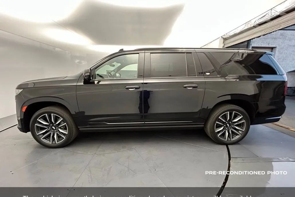 2022 Cadillac Escalade ESV Sport Platinum photo 1