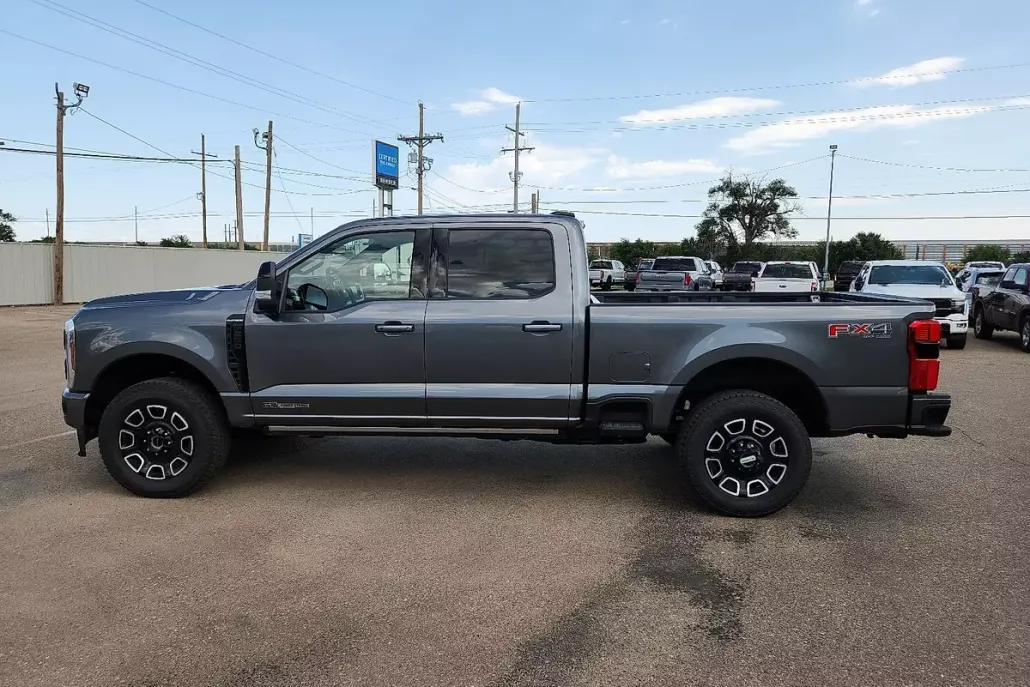 2025 Ford F-250 Platinum photo 1