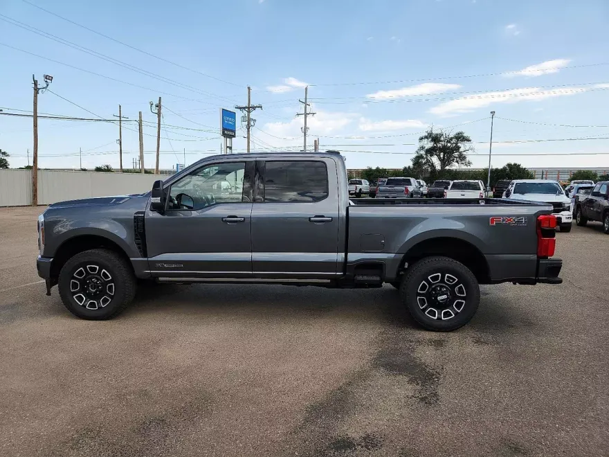 2025 Ford F-250 Platinum photo 1