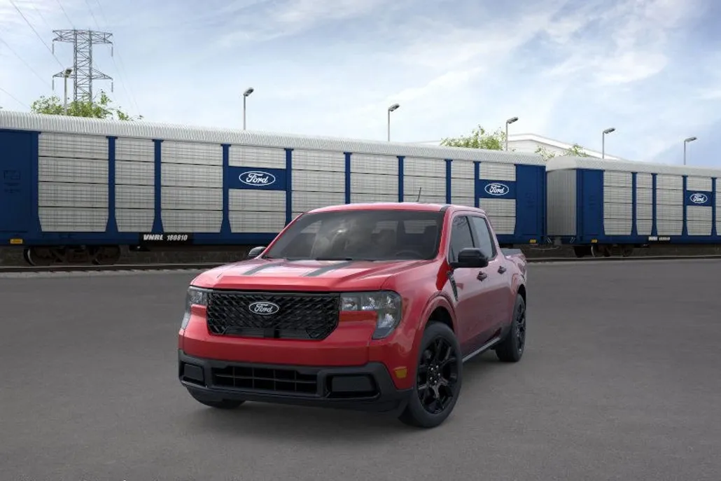 2025 Ford Maverick XLT photo 1
