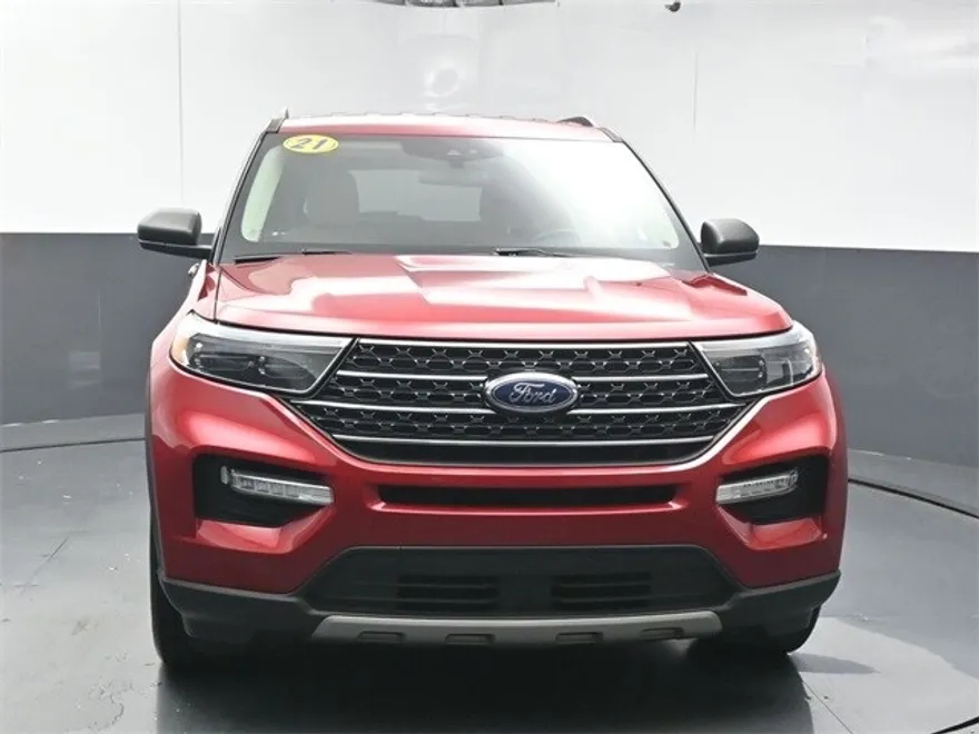 2021 Ford Explorer XLT photo 1