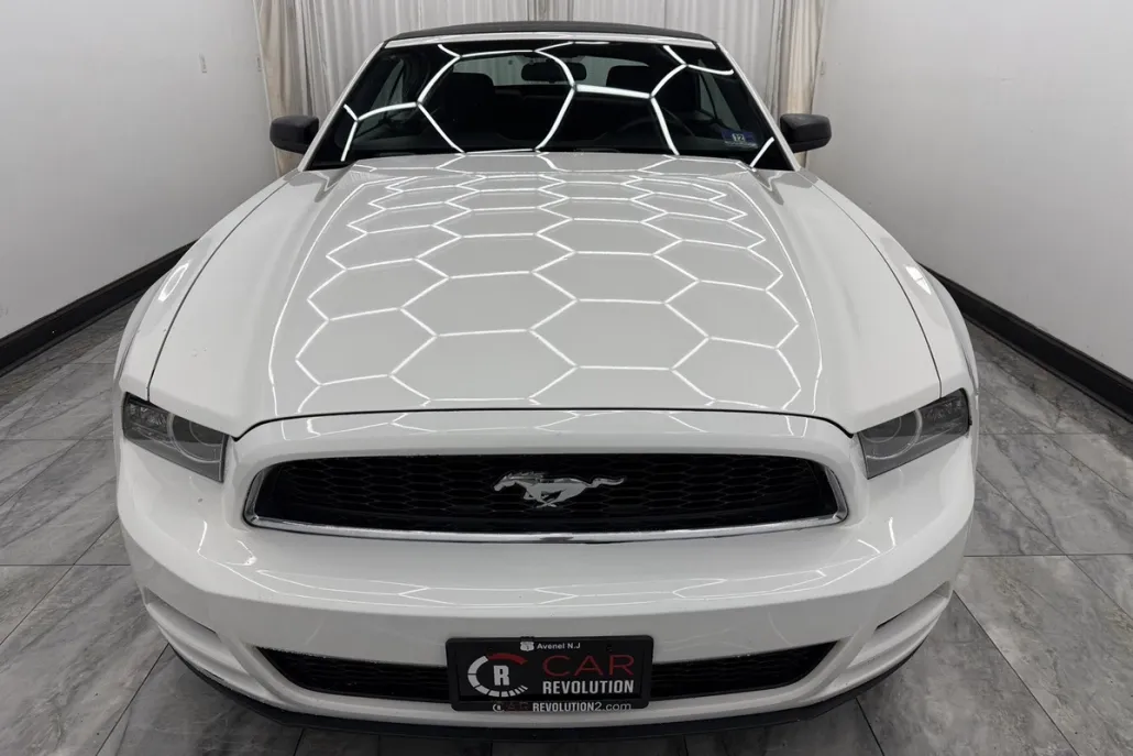 2013 Ford Mustang V6 Convertible photo 1
