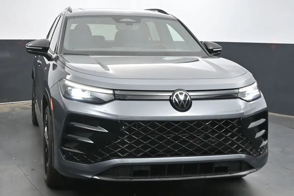 2025 Volkswagen Tiguan SE R-Line Black photo 1
