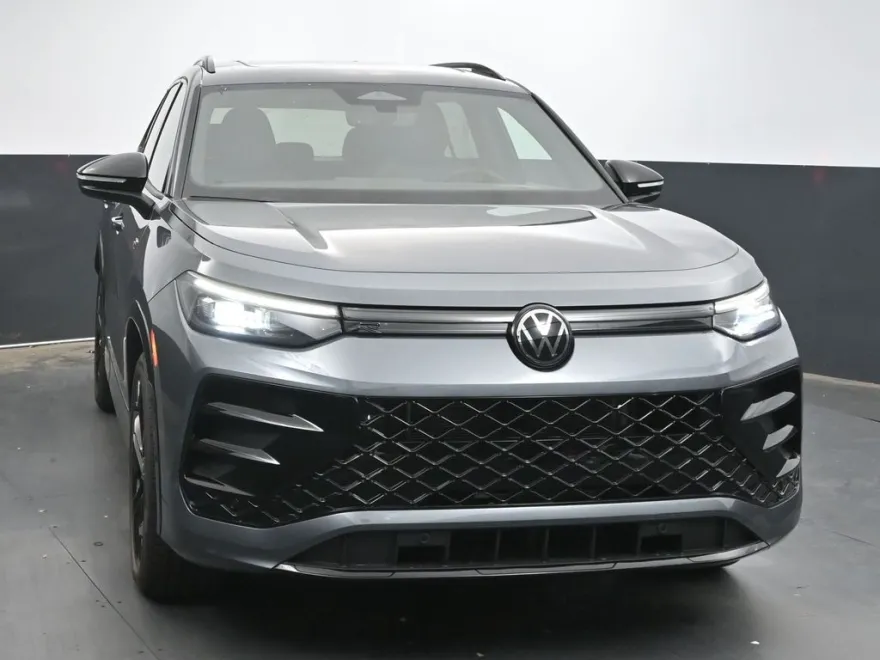 2025 Volkswagen Tiguan SE R-Line Black photo 1