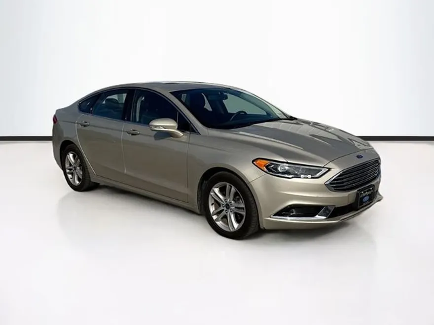 2018 Ford Fusion SE photo 1