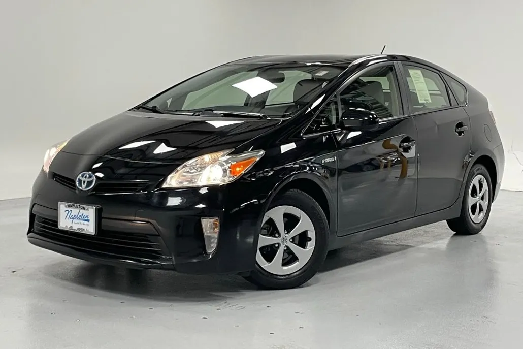 2015 Toyota Prius Four photo 1