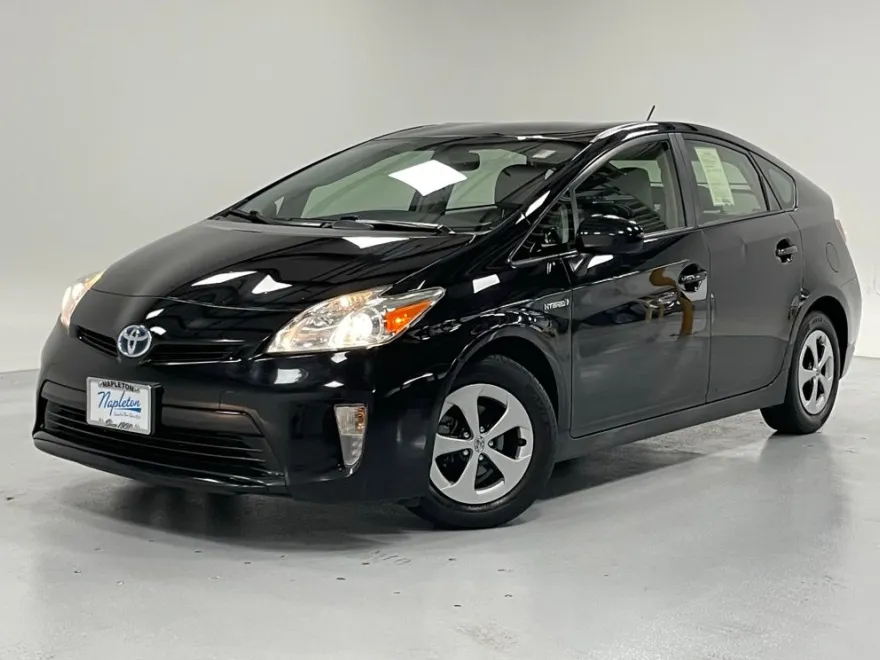 2015 Toyota Prius Four photo 1