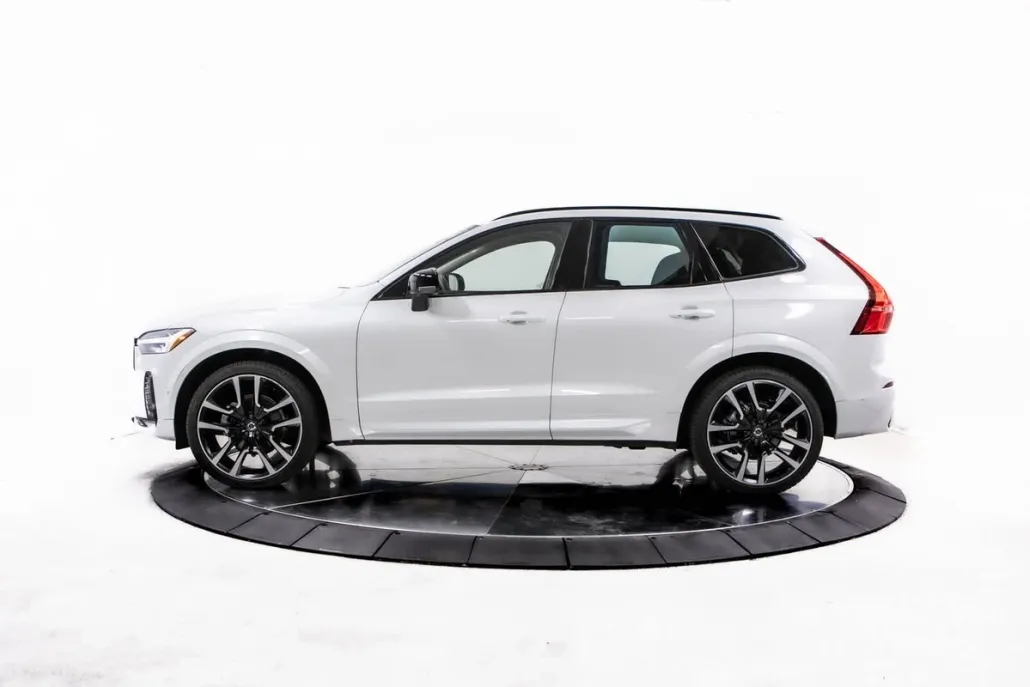 2022 Volvo XC90 Recharge Inscription Expression photo 1