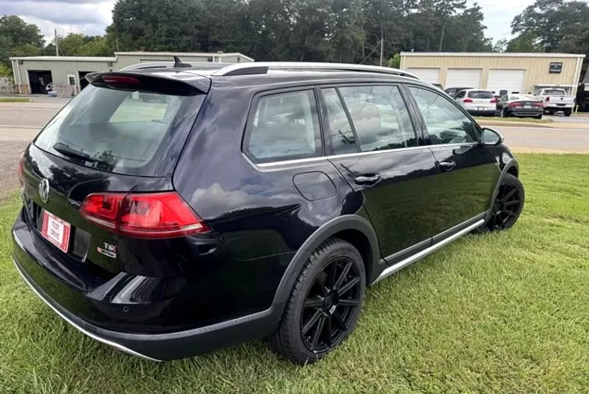 2017 Volkswagen Golf Alltrack TSI S photo 1