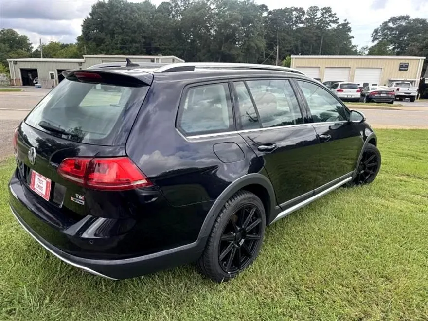 2017 Volkswagen Golf Alltrack TSI S photo 1