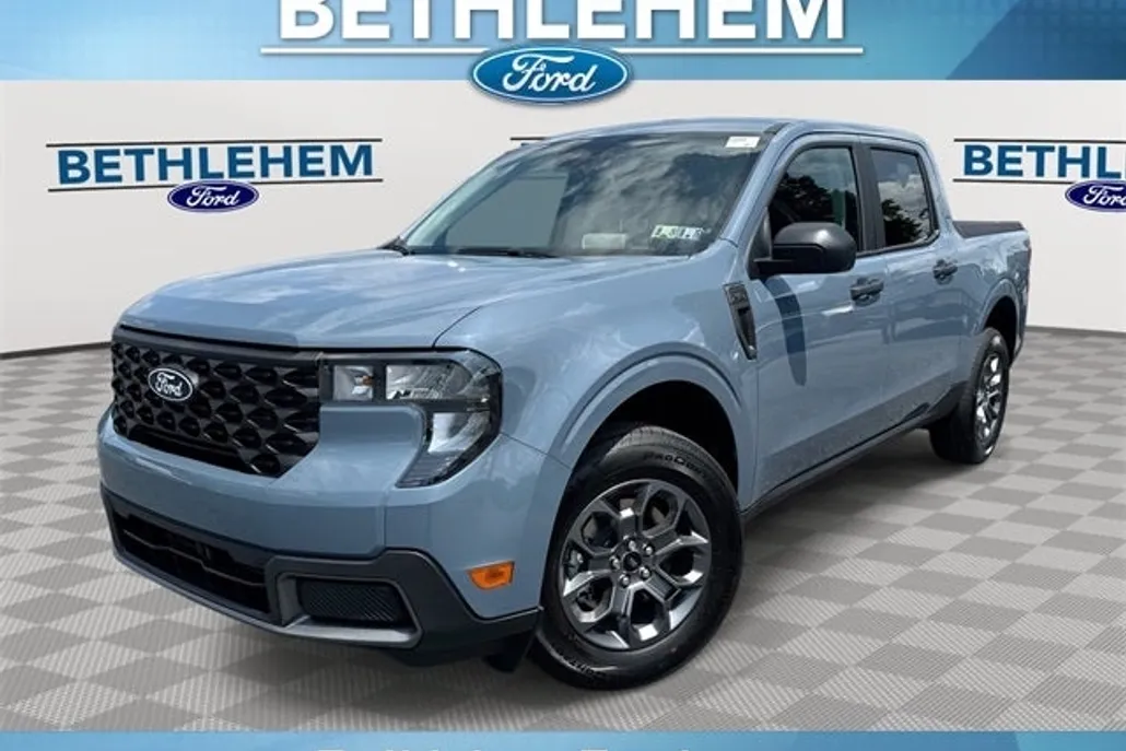 2025 Ford Maverick XLT photo 1