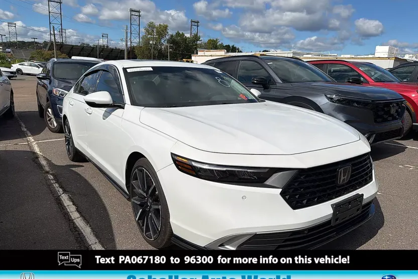 2023 Honda Accord Hybrid Touring photo 1
