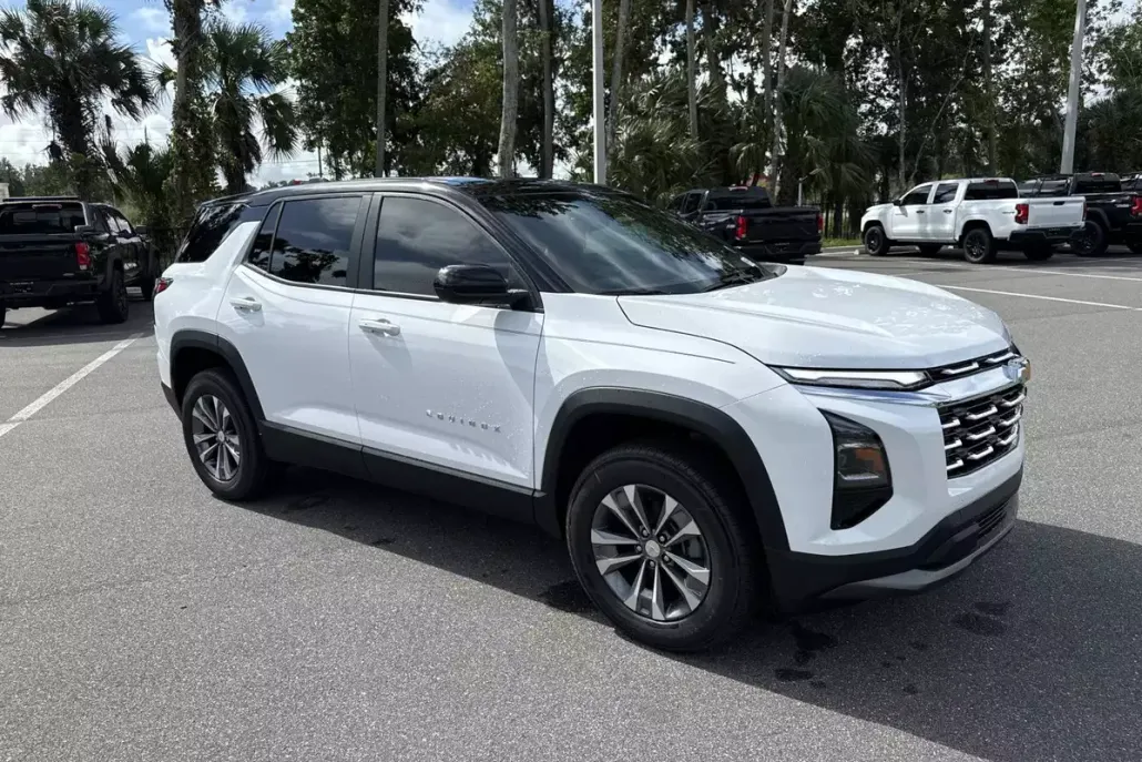 2026 Chevrolet Equinox LT photo 1