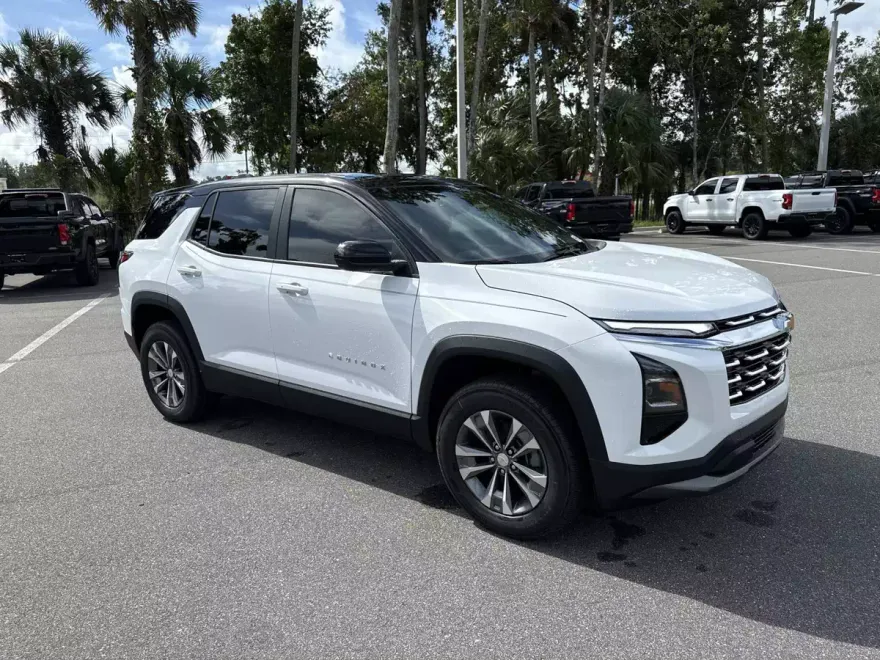 2026 Chevrolet Equinox LT photo 1