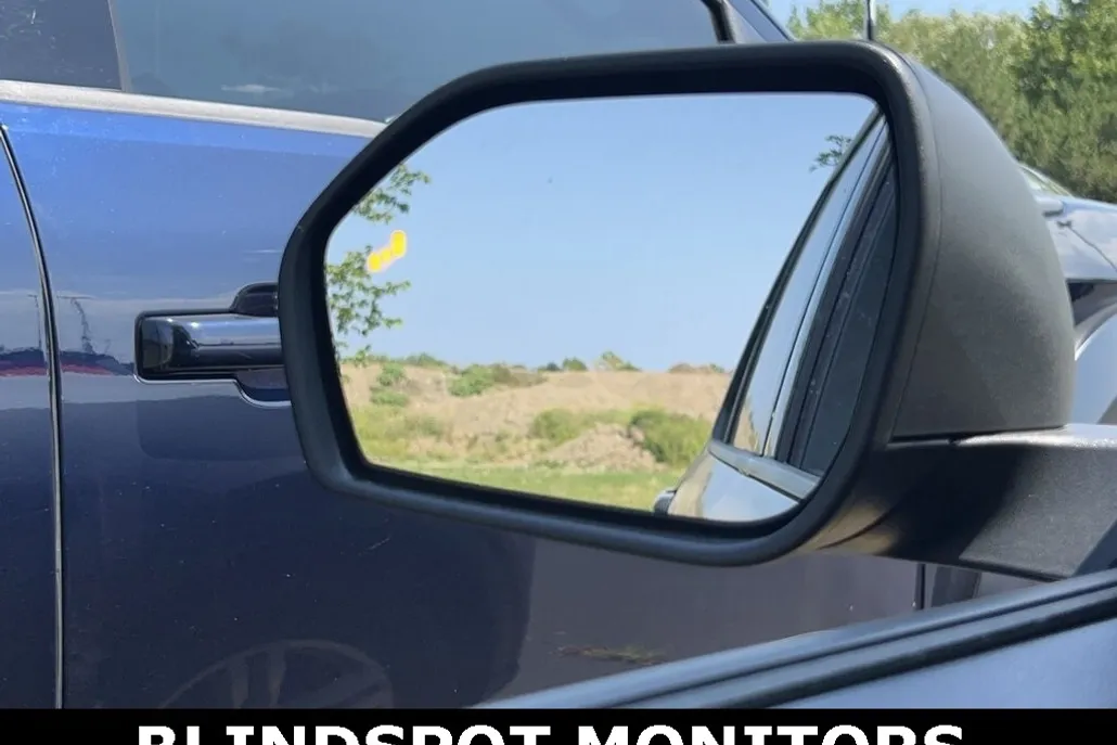 2023 Ford Explorer XLT photo 1