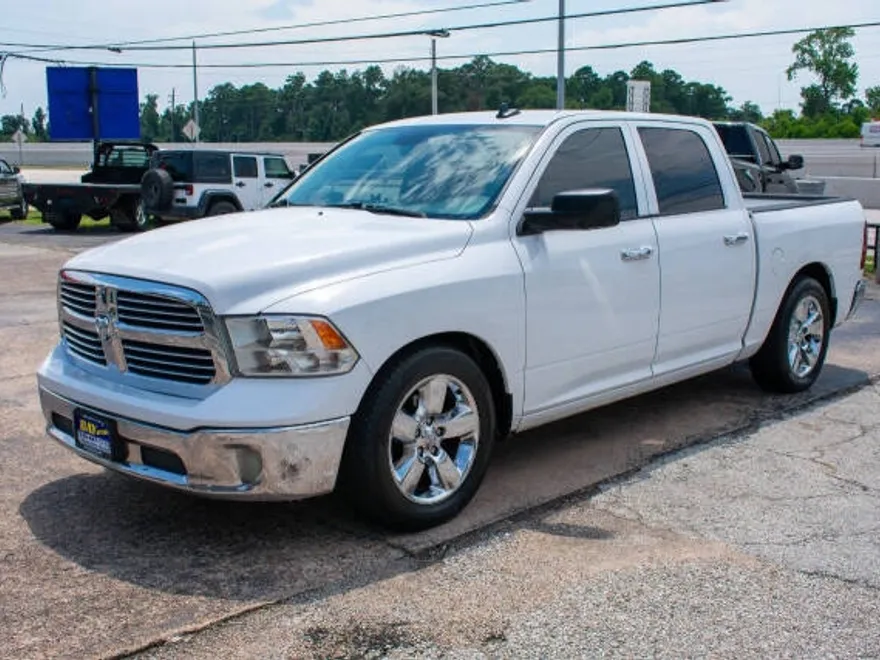 2016 Ram 1500 SLT photo 1