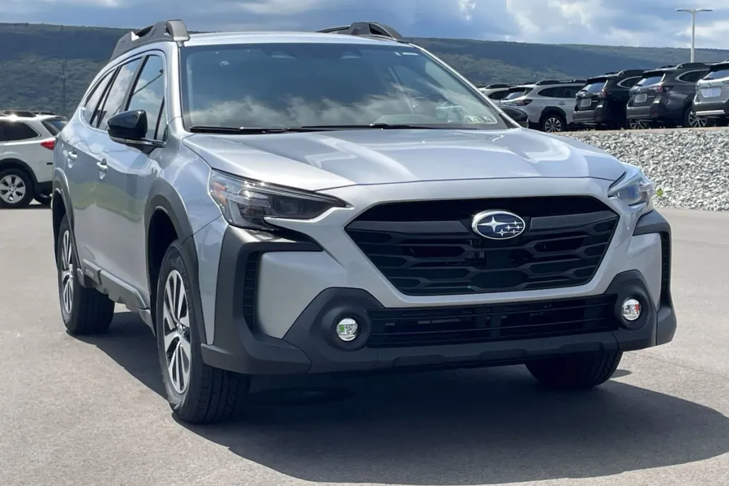 2025 Subaru Outback Premium photo 1