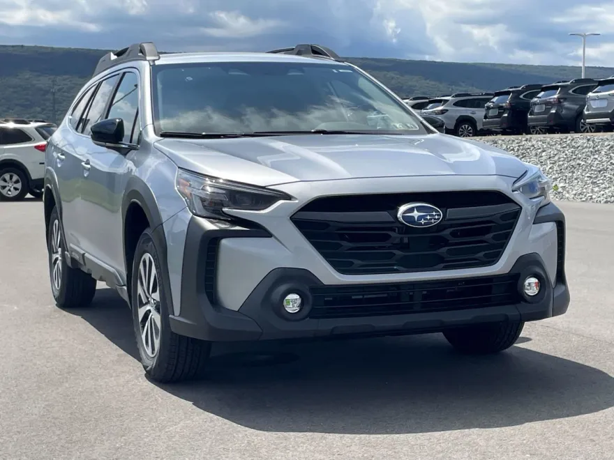 2025 Subaru Outback Premium photo 1
