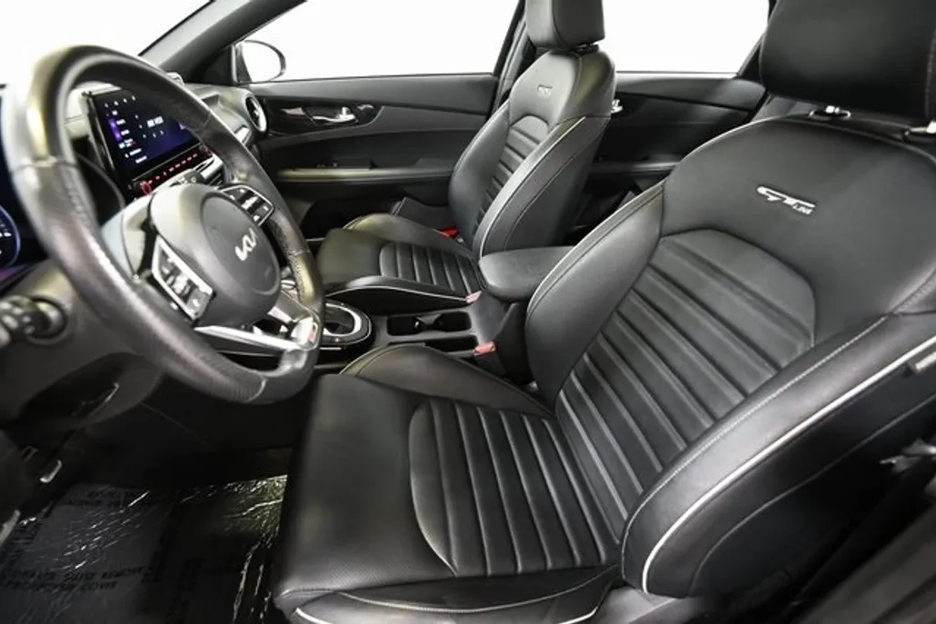 2023 Kia Forte GT-Line photo 1