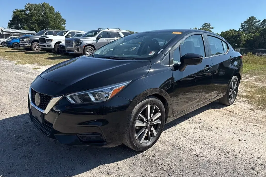 2021 Nissan Versa SV photo 1