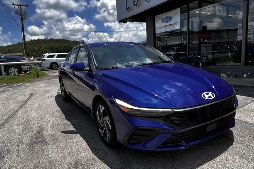 2025 Hyundai Elantra SEL Convenience photo 1