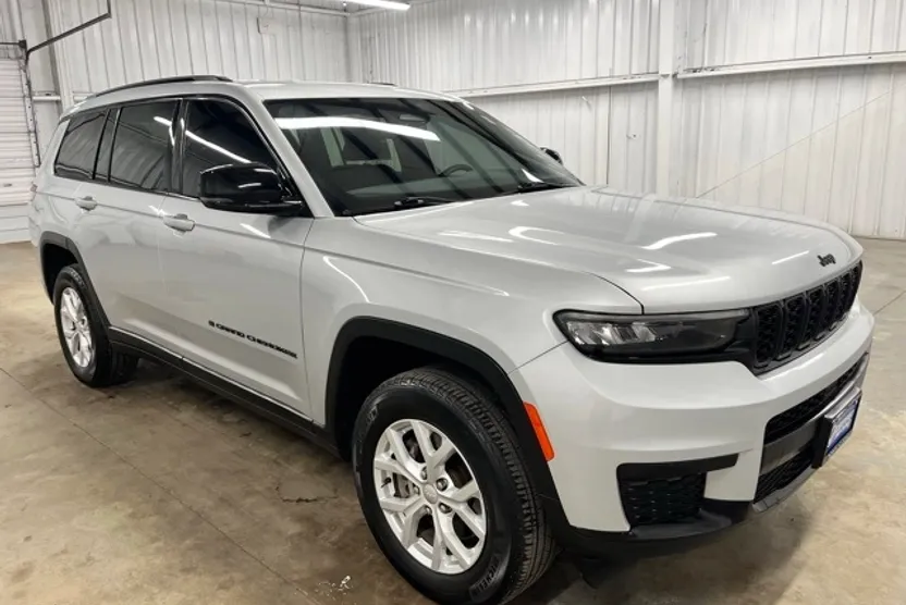 2023 Jeep Grand Cherokee Altitude photo 1