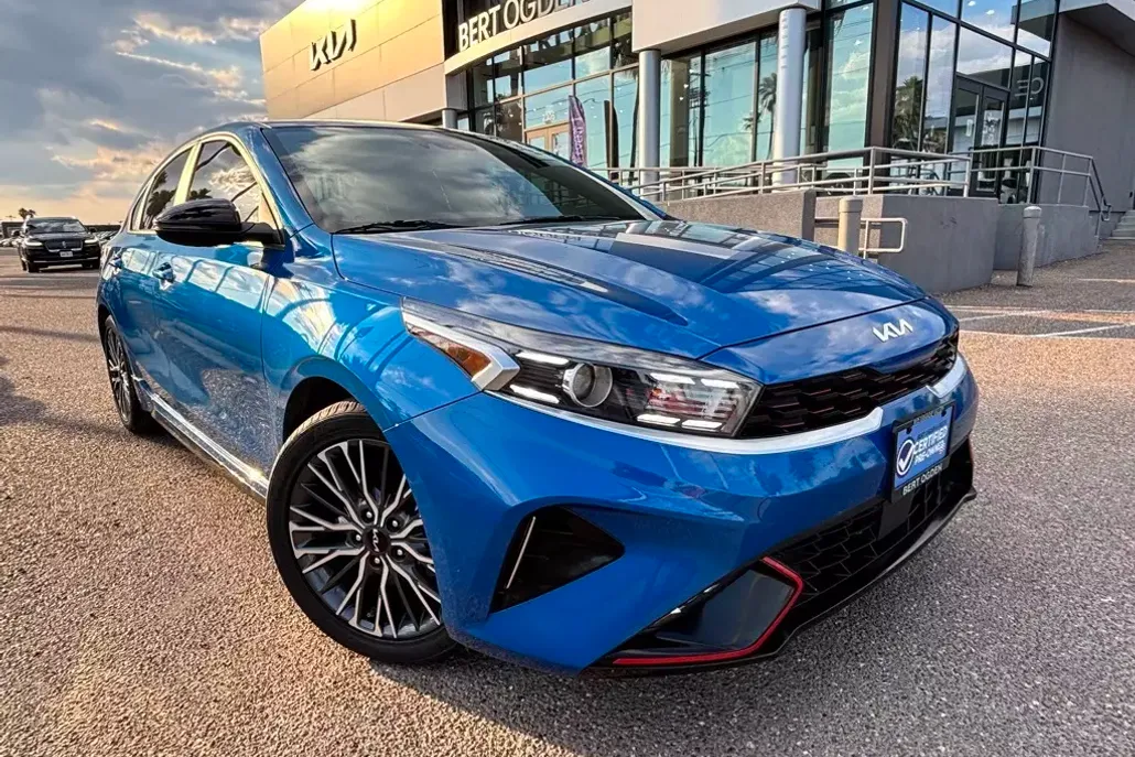 2024 Kia Forte GT-Line photo 1