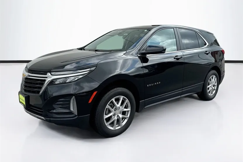 2023 Chevrolet Equinox LT photo 1