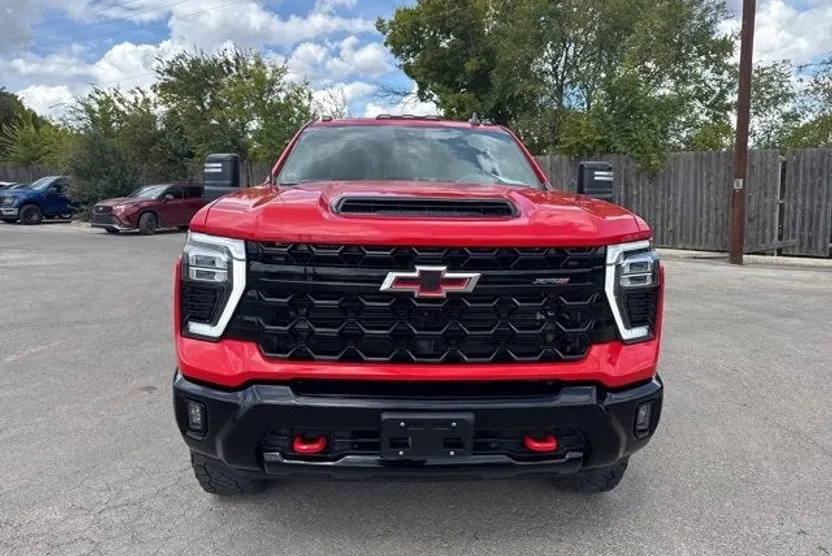 2024 Chevrolet Silverado 2500HD ZR2 photo 1