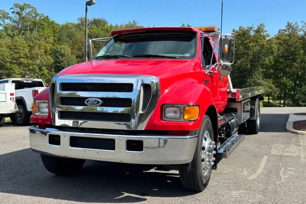 2004 Ford F-650 XLT SuperCab photo 1
