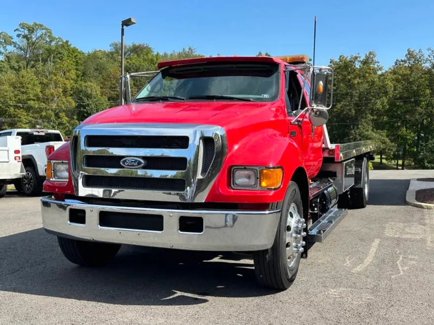 2004 Ford F-650 XLT SuperCab photo 1