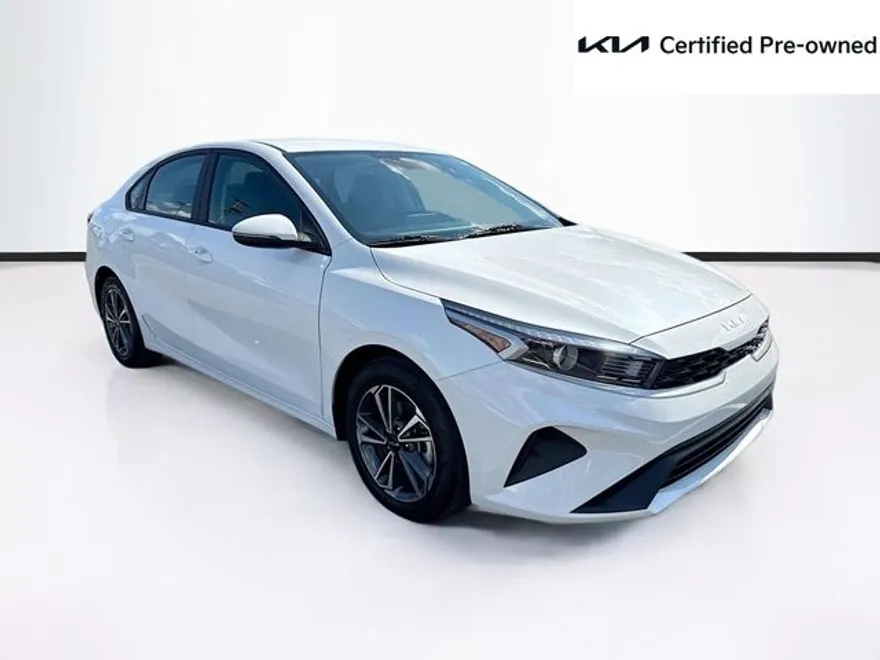 2023 Kia Forte LXS photo 1