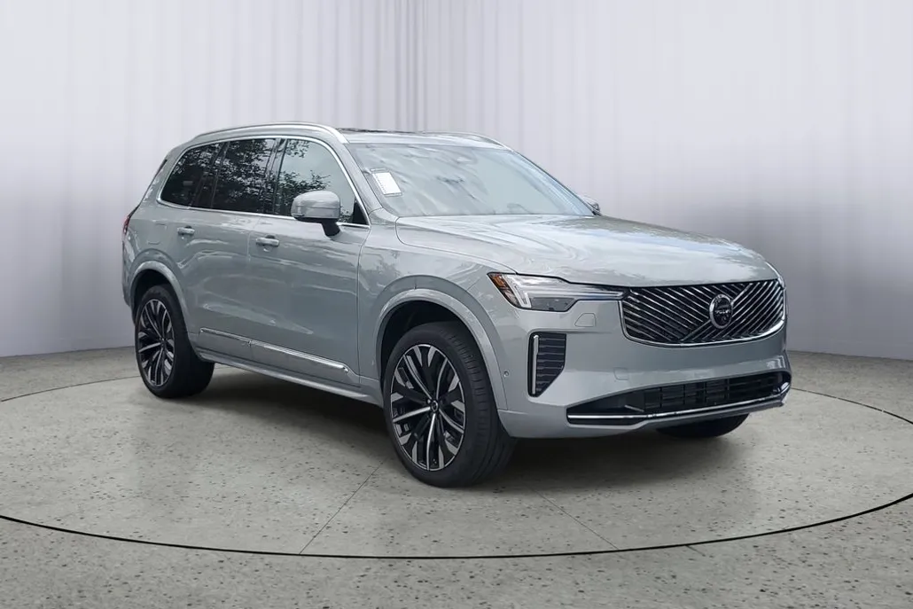 2026 Volvo XC90 T8 Plus photo 1