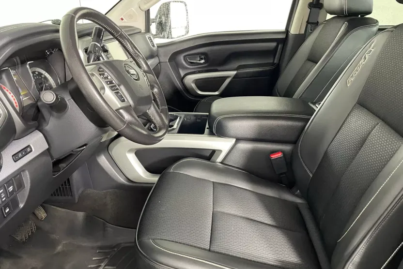 2018 Nissan Titan PRO-4X photo 1
