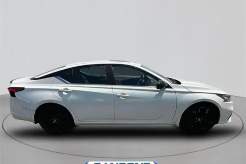 2022 Nissan Altima 2.5 SR photo 3