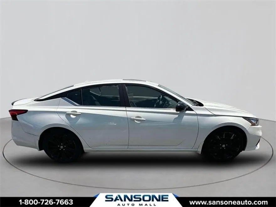 2022 Nissan Altima 2.5 SR photo 3
