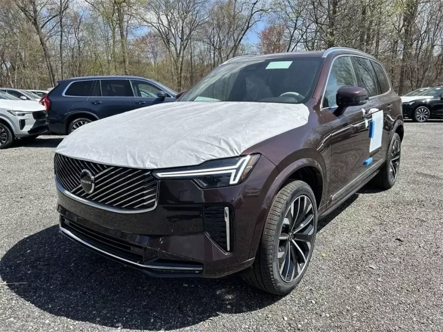 2025 Volvo XC90 B5 Core photo 1