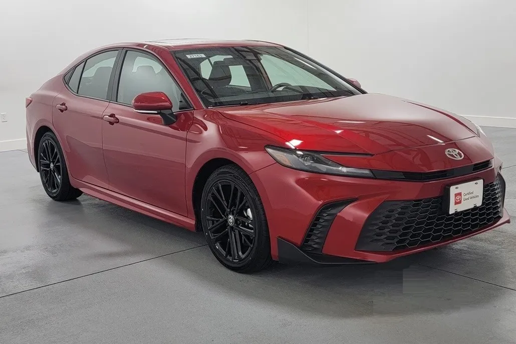 2025 Toyota Camry SE photo 1