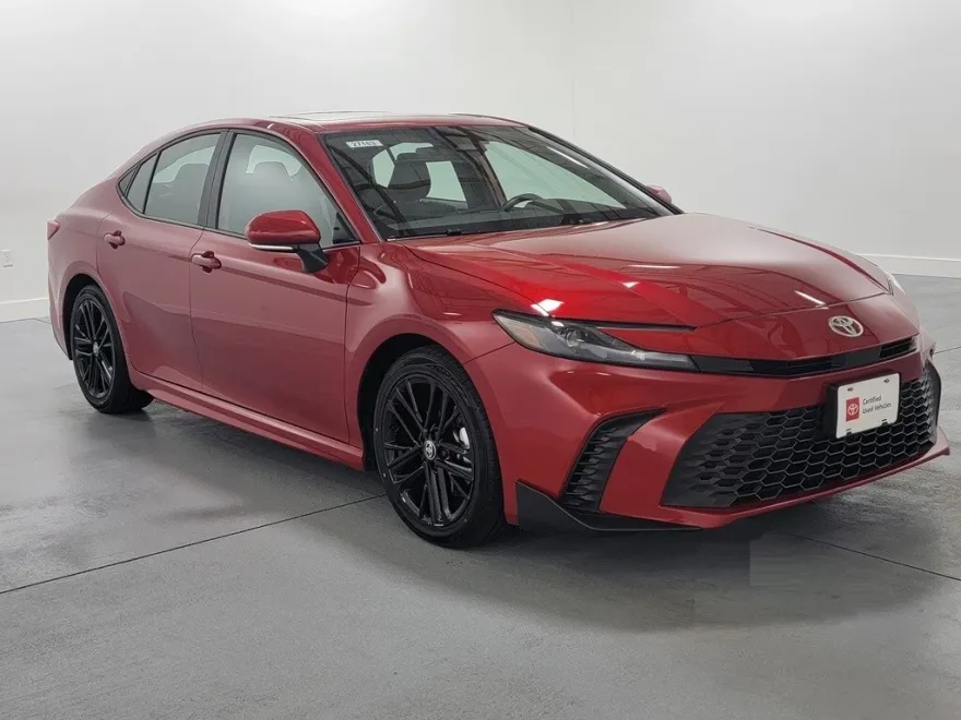 2025 Toyota Camry SE photo 1