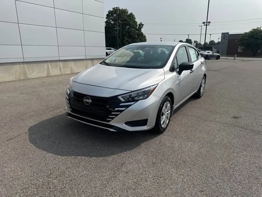2025 Nissan Versa 1.6 S photo 1