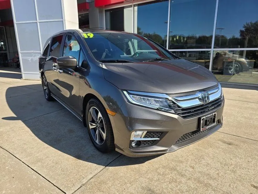 2019 Honda Odyssey Touring photo 1