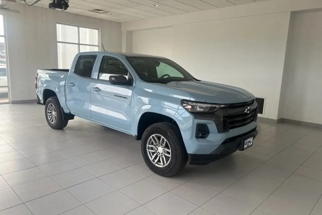 2025 Chevrolet Colorado Work Truck LT photo 1