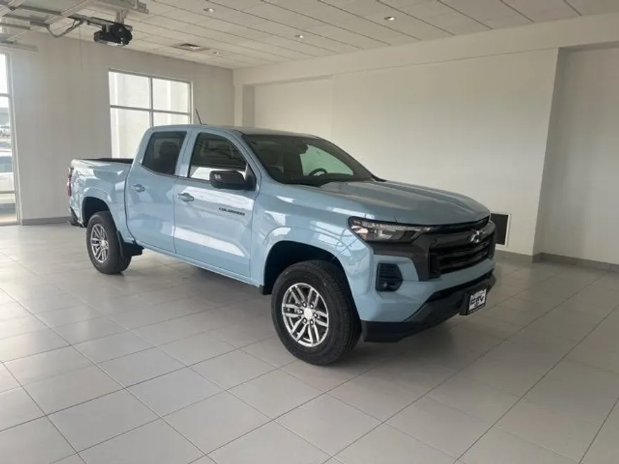 2025 Chevrolet Colorado Work Truck LT photo 1