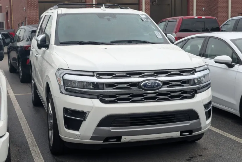 2024 Ford Expedition Platinum photo 1