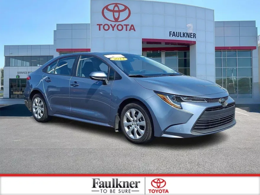 2023 Toyota Corolla LE photo 1